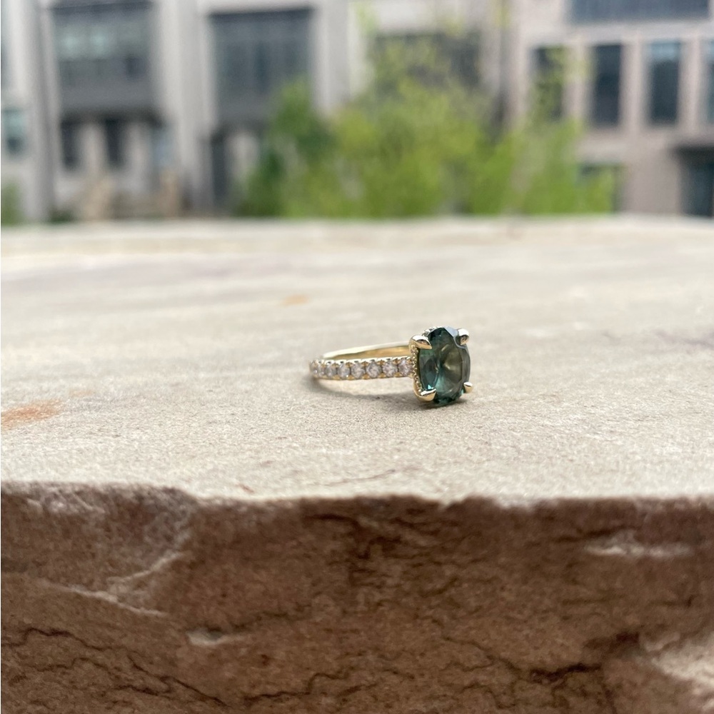 Green Sapphire Diamond Ring - Picture 4 of 8